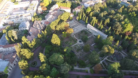 Botanischer-Garten-In-Montpellier-Per-Drohne.-Luftaufnahme-Am-Frühen-Morgen.
